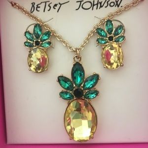 Betsy Johnson NWT crystal pineapple necklace/earrings set C:148 7/18/26